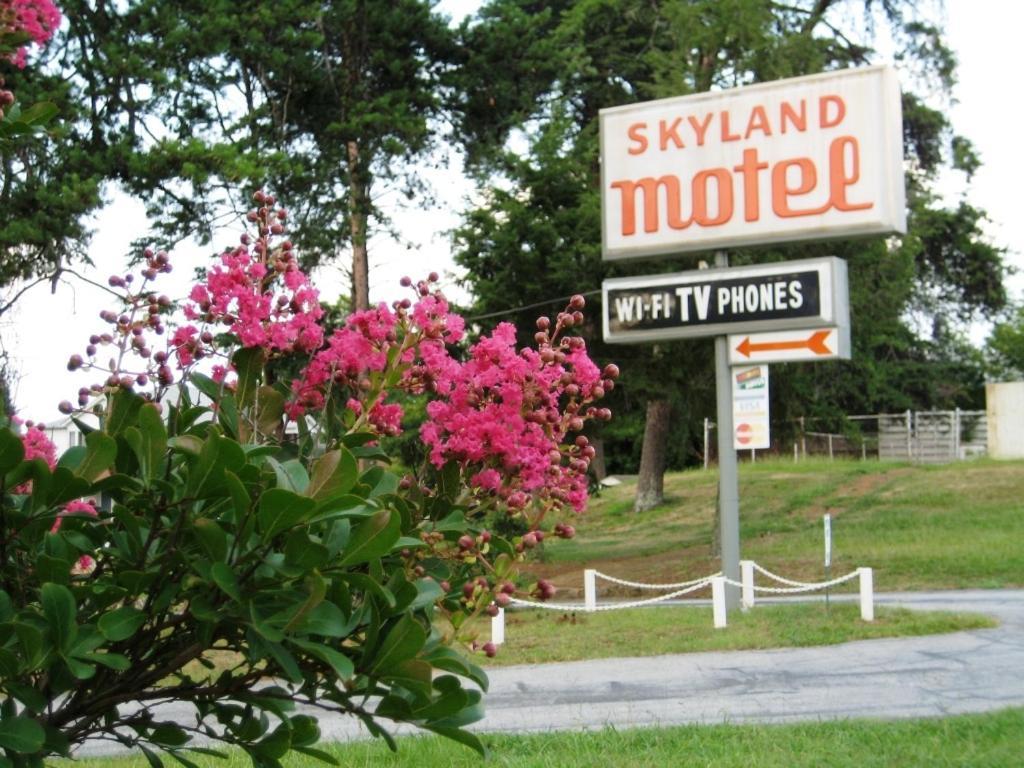 Skyland Motel Cornelia Exterior photo