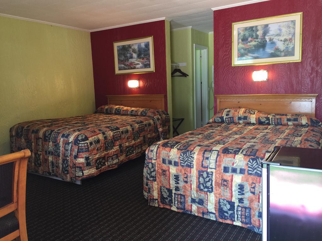 Skyland Motel Cornelia Exterior photo